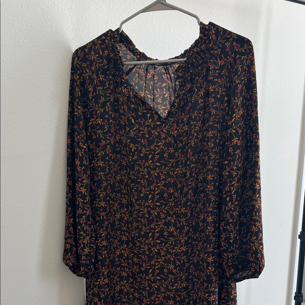 Women's Black Floral Long-Sleeve V-Neck Dress